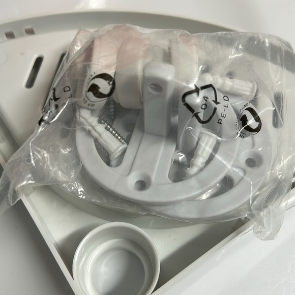 NWOT 3 Tier Bathroom Shelves - Picture 4 of 5